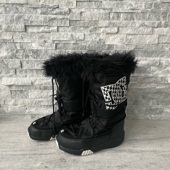 🚫🚫SOLD🚫🚫🚫Y2K DC Fur Boot 🥰 - Picture 5 of 6